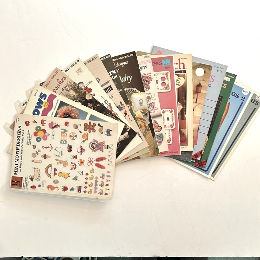 15 Vintage crafting booklets for earrings, stenciled baskets, bows, cross stitch